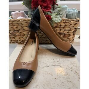 Trotters Women’s Leather 10M Daisy Heels Beige Black Preowned Worn Once